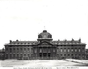 Průčelí a kopule Ecole Militaire, postavené v letech 1751-73