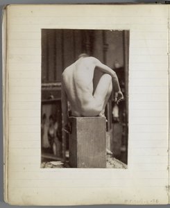 Studie modelu mužského aktu, sedícího a viděného zezadu, v ateliéru Jacquese de Lalainga od Jacques Lalaing (attributed to)