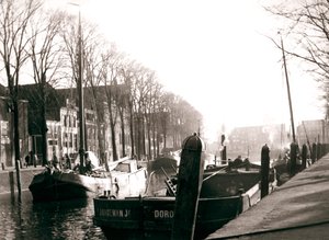 Kanálové lodě, Dordrecht, Nizozemsko, 1898. od James Batkin