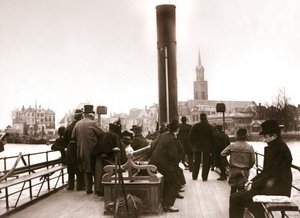 Cestující na trajektu, Laandam, 1898. od James Batkin