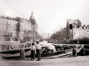 Dva chlapci u kanálu, Rotterdam, 1898. od James Batkin