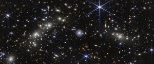 Shluk kulek (snímek z kamery NIRCam) od James Webb Space Telescope (NASA)