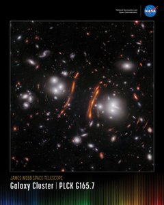 Galaxy Cluster PLCK G165.7 – mini plakát od James Webb Space Telescope (NASA)