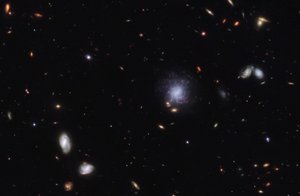 Kilonova a hostitelská galaxie od James Webb Space Telescope (NASA)