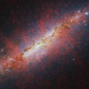 M82 Webb NIRCam – delší vlnové délky od James Webb Space Telescope (NASA)