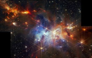 Protohvězda EC 53 v mlhovině Serpens (snímek z kamery NIRCam) od James Webb Space Telescope (NASA)