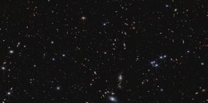 Quasar J0100+2802 (obrázek NIRCam) od James Webb Space Telescope (NASA)