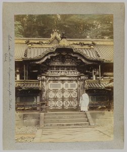 Chinese Gate, Tōshō-gū, Nikko, Japonsko (ručně kolorovaná černobílá fotografie) od Japanese Photographer