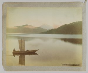 Fujiyama z Hakone, prefektura Kanagawa, Japonsko (ručně kolorovaná černobílá fotografie) od Japanese Photographer