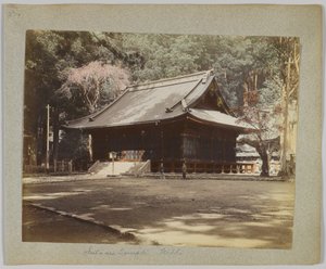 Chrám Futa-ara, Nikko, Japonsko (ručně kolorovaná černobílá fotografie) od Japanese Photographer