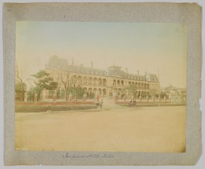 Imperial Hotel, Tokio, Japonsko (ručně kolorovaná černobílá fotografie) od Japanese Photographer