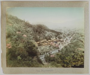 Kiga, poblíž Miyanoshita, prefektura Kanagawa, Japonsko (ručně kolorovaná černobílá fotografie) od Japanese Photographer