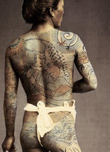 Muž s tradičním japonským tetováním Irezumi, kolem roku 1880 od Japanese Photographer