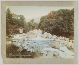 Stream v Miyagino, Hakone, prefektura Kanagawa, Japonsko (ručně kolorovaná černobílá fotografie) od Japanese Photographer