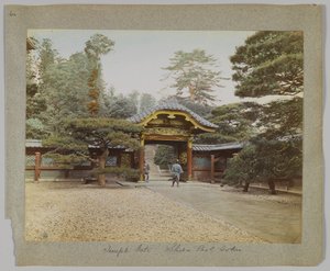 Temple Gate, Shiba Park, Tokio, Japonsko (ručně kolorovaná černobílá fotografie) od Japanese Photographer