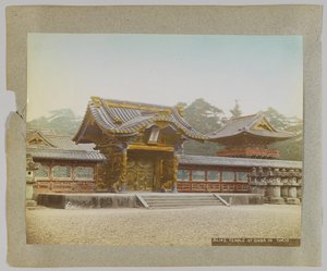 Chrám v parku Shiba, Tokio, Japonsko (ručně kolorovaná černobílá fotografie) od Japanese Photographer