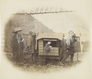 Žena nesená v norimonu (ručně kolorovaná černobílá fotografie) od Japanese Photographer
