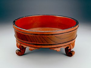 Umyvadlo používané při buddhistickém obřadu mytí rukou, 1345 nebo 1406 (lakované dřevo)