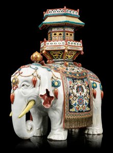 Slon ve stylu Kakiemon od Japanese School