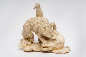 Okimono dvou ropuch na lotosovém listu, cca 1550-1600 od Japanese School