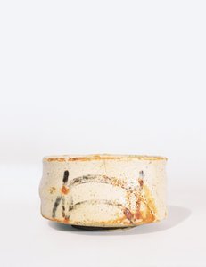 Čajová mísa Shino Chawan s nízkou nožkou, Momoyama Period (glazovaná kamenina) od Japanese School