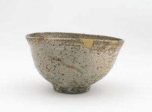 Čajová miska, období Edo, 18. až polovina 19. století (kamenina s bílým skluzem pod dřevo-popelovou glazurou) od Japanese School