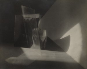[Abstrakce zátiší], kolem roku 1923 (želatinový stříbrný tisk) od Jaromir Funke