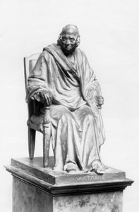 Sedící postava Voltaira od Jean-Antoine Houdon