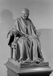 Sedící socha Voltaira (1694-1778)