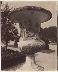 Versailles, váza od Jean Eugène Auguste Atget
