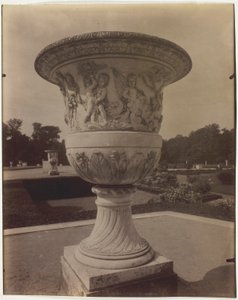 Versailles, váza od Jean Eugène Auguste Atget