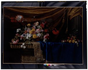 Zátiší s košíkem květin a hromadou ovoce na vytesaném kamenném stole od Jean Picart