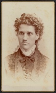 Carte-de-visit portrét slečny Julie J. Thomas, ca. 1875. od Jefferson Beardsley