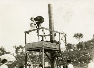 Beals při práci, kolem 1905-40 od Jessie Tarbox Beals