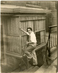 Charlotte Powell, vesnická malířka, cca 1905-16 (želatinová stříbrná fotografie) od Jessie Tarbox Beals