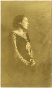 Fanny Hurst, kolem 1909-20 (želatinová stříbrná fotografie) od Jessie Tarbox Beals
