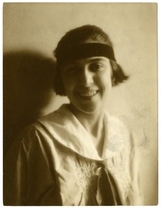 Helen Rehberová nebo Rehlerová, asi 1905-40 (želatinová stříbrná fotografie) od Jessie Tarbox Beals