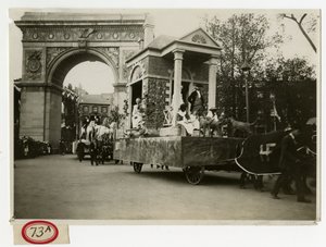 Historický průvod Colonial Home Float č. 27 od Jessie Tarbox Beals