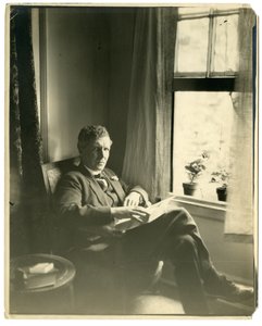 John Cowper Powys Llewelyn Powys, kolem 1905-40 (želatinová stříbrná fotografie) od Jessie Tarbox Beals