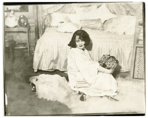 Lenore Ulric, kolem 1915-28 (želatinová stříbrná fotografie) od Jessie Tarbox Beals