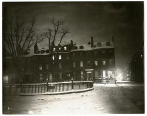 Louisburg Square, Boston Jenny Lind žila v rohovém domě, Boston, USA, kolem roku 1902-10 (želatinová stříbrná fotografie) od Jessie Tarbox Beals