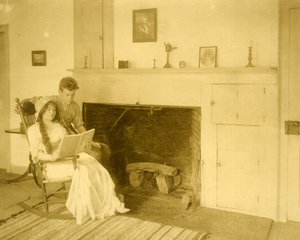 Malcolm Stewart Boylan a jeho matka Je jedním z 9 důležitých autorů titulů z Hollywoodu, kolem roku 1905-1917 (želatinová stříbrná fotografie) od Jessie Tarbox Beals