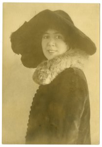 Margaret Widdemer, básník, cca 1915-25 (želatinová stříbrná fotografie) od Jessie Tarbox Beals