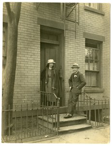 Pan Llewelyn Powys, autor a jeho žena, asi 1905-40 (želatinová stříbrná fotografie) od Jessie Tarbox Beals