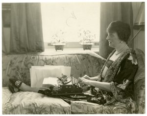 Paní Emily Post, autorka Etikety, kolem 1926-28 od Jessie Tarbox Beals
