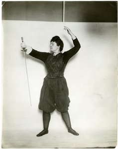 Starý model, cca 1905-18 (želatinová stříbrná fotografie) od Jessie Tarbox Beals