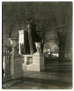 Shaw Memorial at night, Boston, Mass, USA, cca 1902-10 (želatinová stříbrná fotografie) od Jessie Tarbox Beals