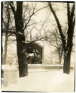 Shawův památník v bouři, Boston, USA, cca 1902-10 (želatinová stříbrná fotografie) od Jessie Tarbox Beals