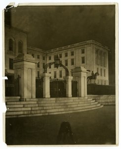 State House, Boston, USA, cca 1902-10 (želatinová stříbrná fotografie) od Jessie Tarbox Beals