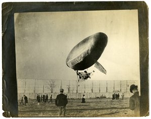 Vzducholoď "Ville de St Mande" od Jessie Tarbox Beals